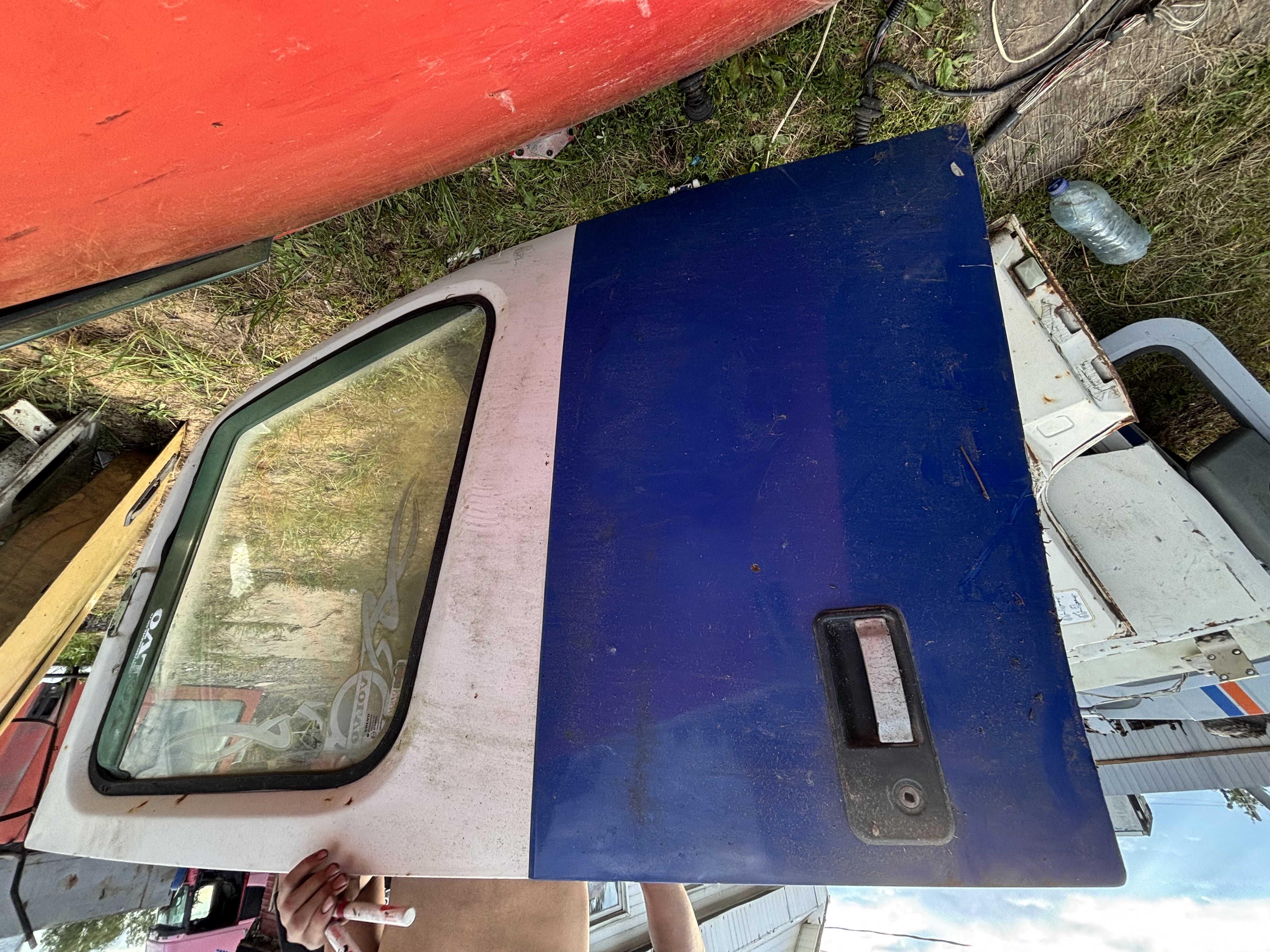 Дверь правая сине-белая Вольво Volvo FH12 3090454